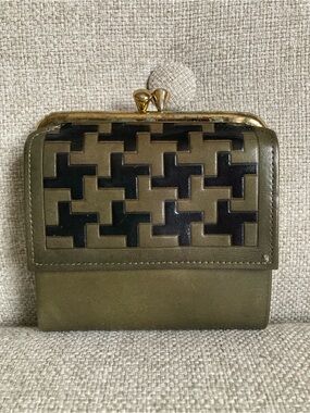 Vintage avocado green and black leather wallet